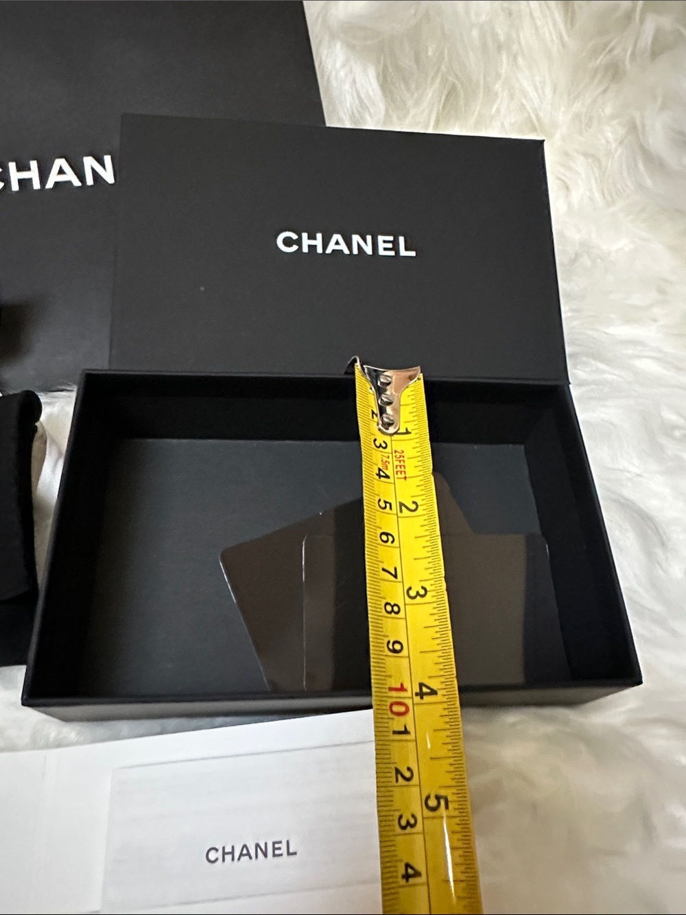 Authentic CHANEL gift box with dust pouch. - Picture 5 of 7